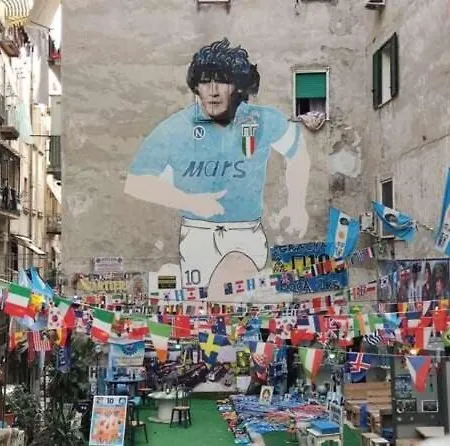 Myaslovelyluckycharm נאפולי