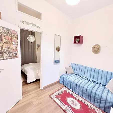 Myaslovelyluckycharm נאפולי